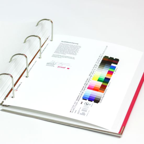 CIELAB HLC Farb Atlas XL von freieFarbe e.V. - HLC Qualitätsreport
