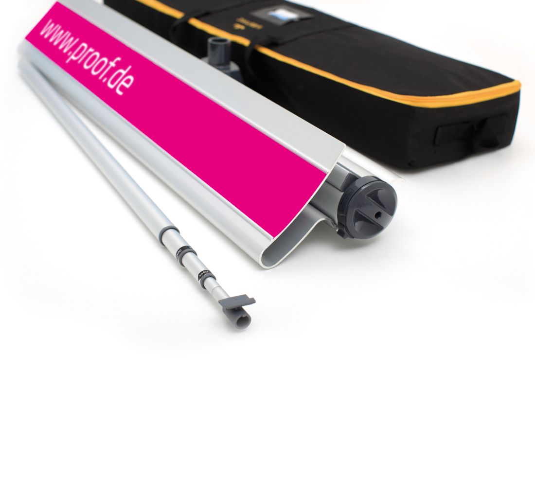Proof.de farbverbindliches Roll-Up 3 in Proof-Qualität - Teleskopstange und Transporttasche