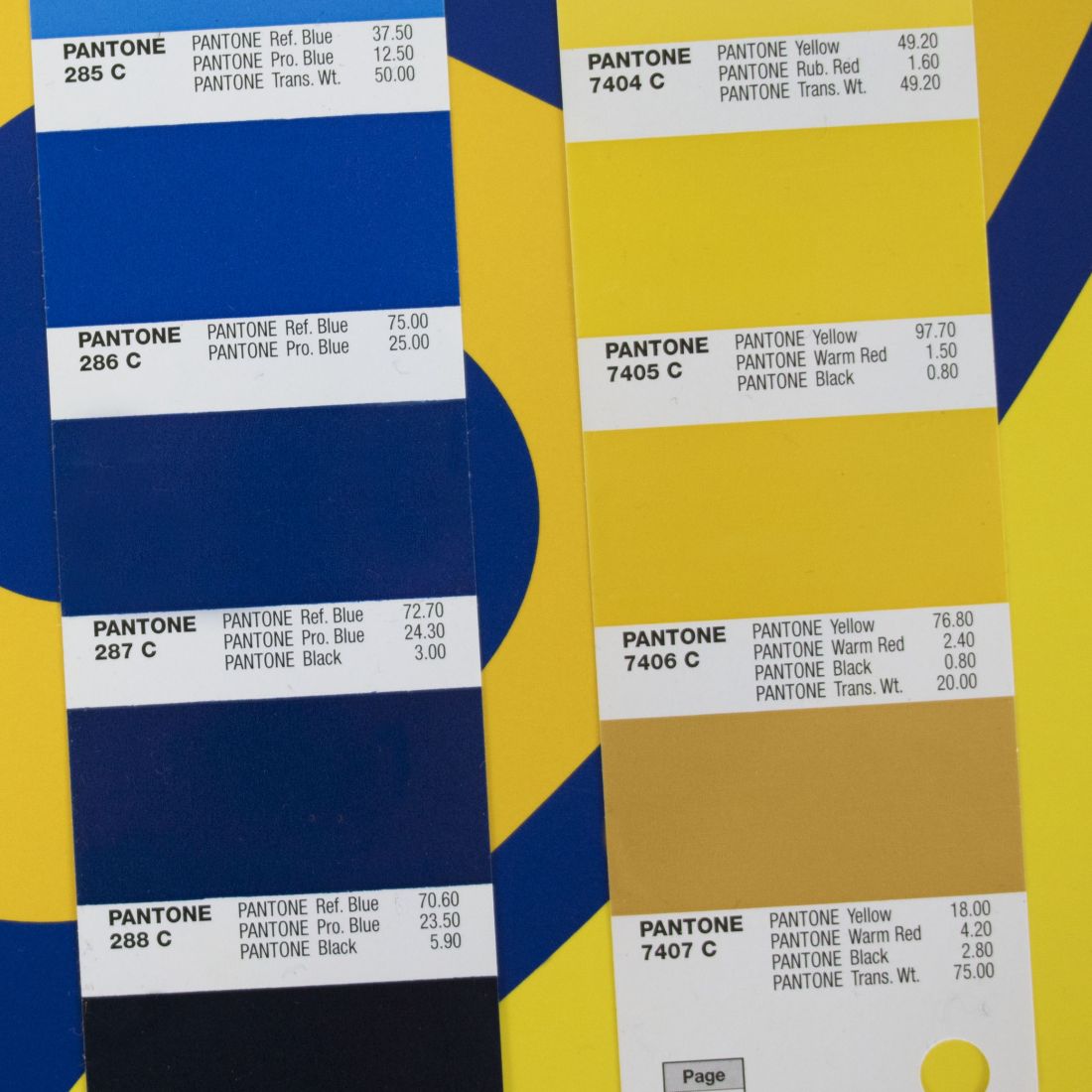Übereinstimmung zwischen Pantonefächer und dem Roll-Up Druck von Proof GmbH - 287 C und 7406 C